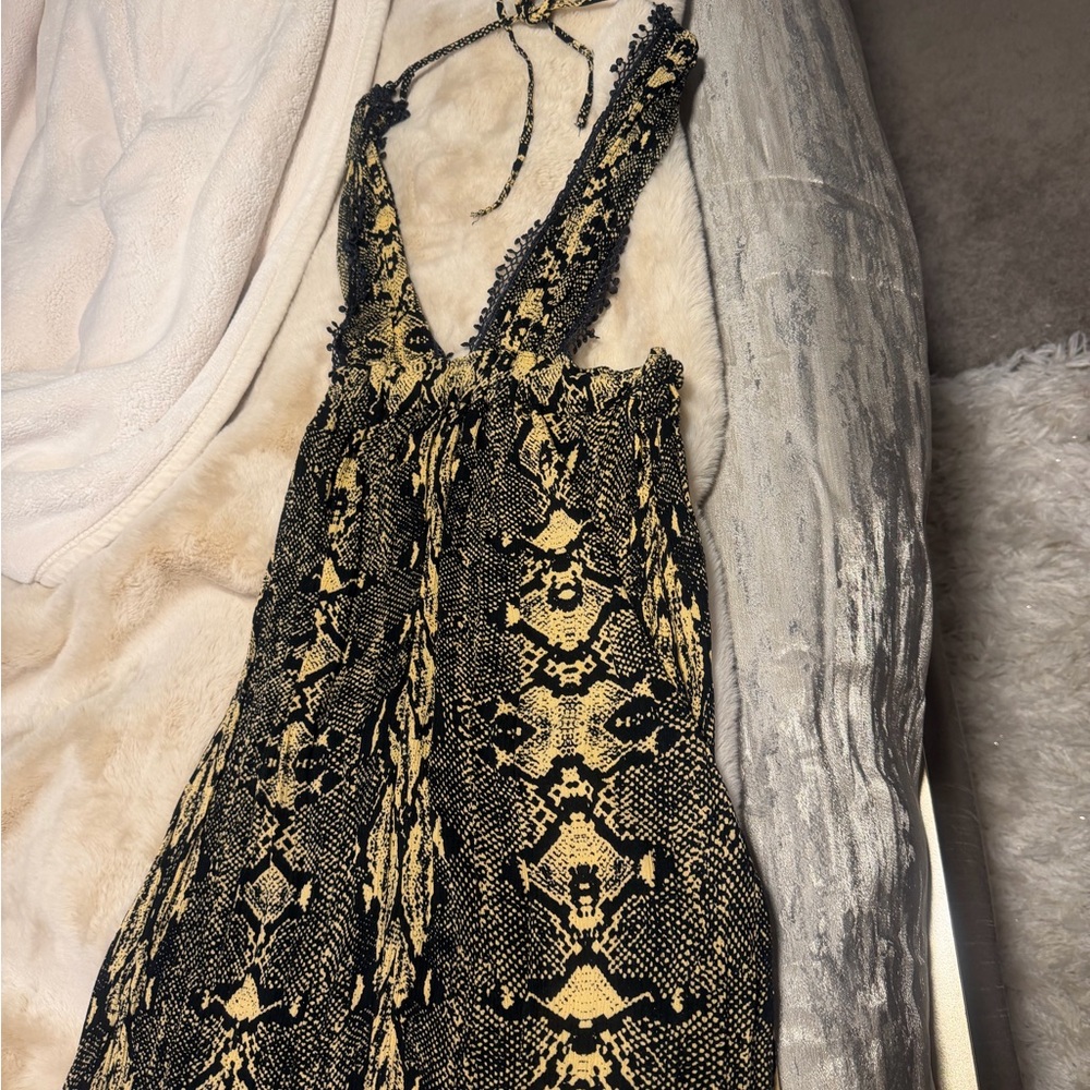 Tiare Hawaii Black and Yellow Patterned Dress